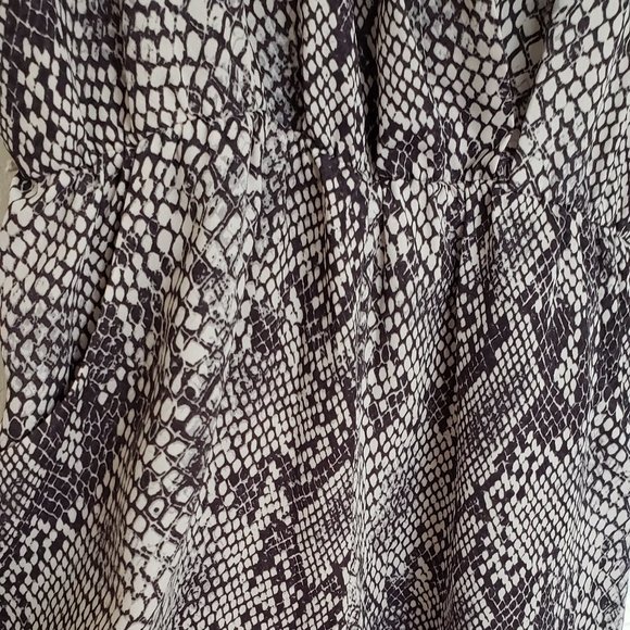 Tokito python print romper (size 8 AUS, size S US) - Picture 11 of 15